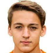 https://img.tiyuzhibojian.com.cn/img/football/player/0d12fff4e6489e57edadc485c2283c56.jpg