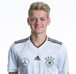 https://img.tiyuzhibojian.com.cn/img/football/player/885db6bd0e1c1a3a3534f1c140cba769.jpg